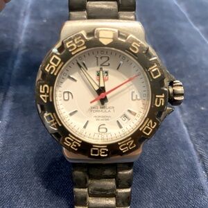 Vintage Tag Heuer Formula 1 Men’s Watch with Original Rubber Strap WAC111S